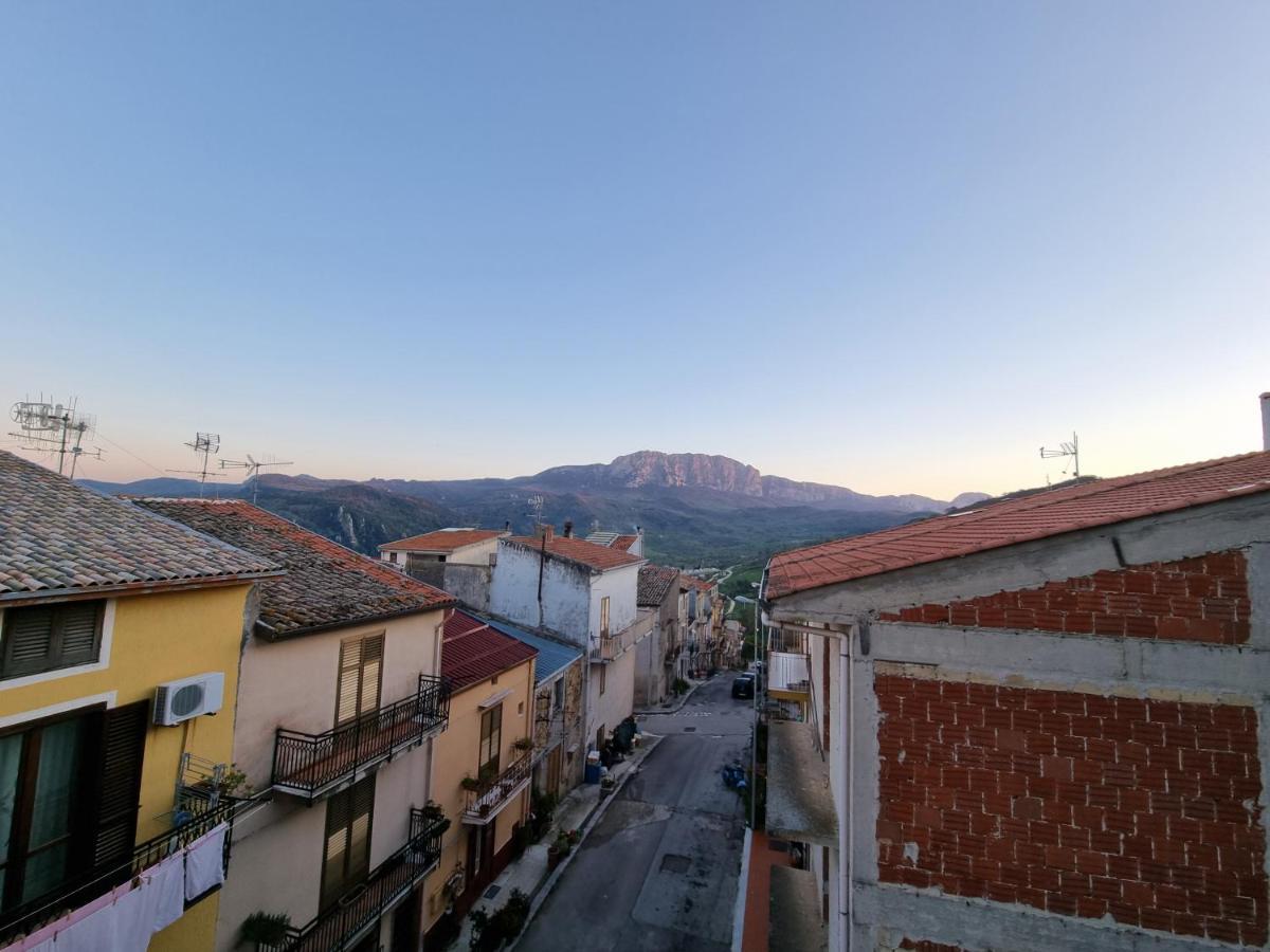 Appartamento Casa di Mamma Godrano Esterno foto