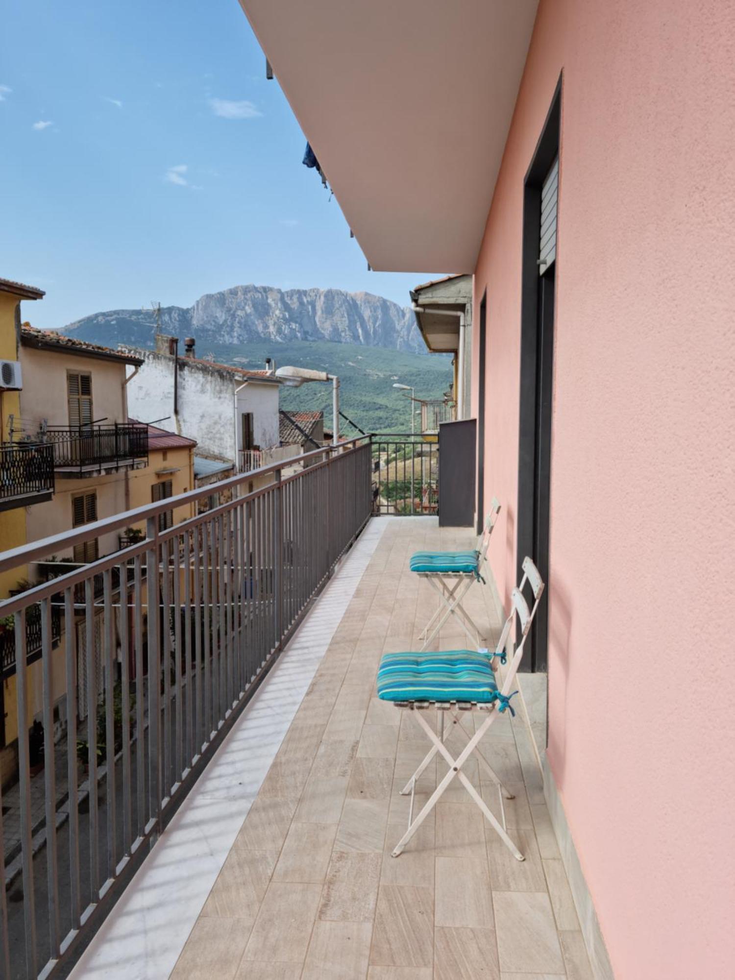 Appartamento Casa di Mamma Godrano Esterno foto